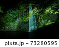 大阪・箕面の滝 73280595