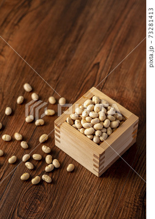 豆まき 節分 豆まき 節分 73281413