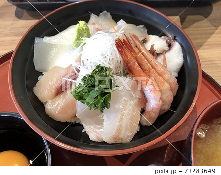 具沢山 海鮮丼 具沢山 海鮮丼 73283649