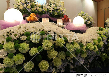 お洒落な花祭壇 お洒落な花祭壇 73285357