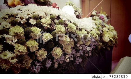 お洒落な花祭壇 お洒落な花祭壇 73285359