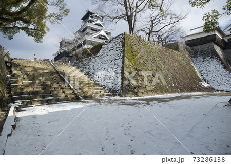 雪の熊本城 南側石段より 雪の熊本城 南側石段より 73286138