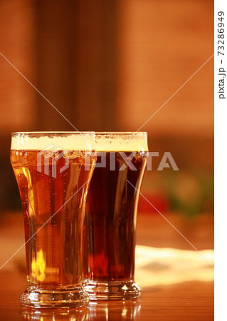 グラスのビール グラスのビール 73286949