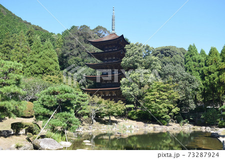 瑠璃光寺　五重塔 73287924