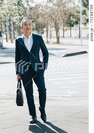 60代のスーツの日本人男性 中高年ビジネスマンイメージの写真素材