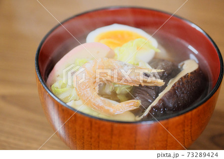 エビの入った日本のお雑煮 エビの入った日本のお雑煮 73289424