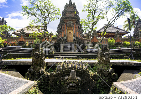 バリ島のサラスワティ寺院 73290351