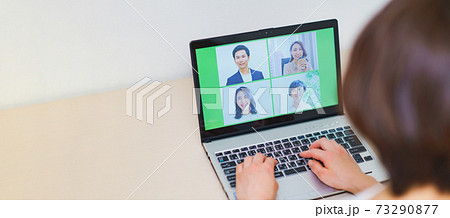 テレワーク　リモートワーク　日本人　ビデオチャット 73290877