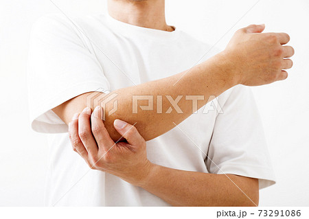 肘　怪我 73291086