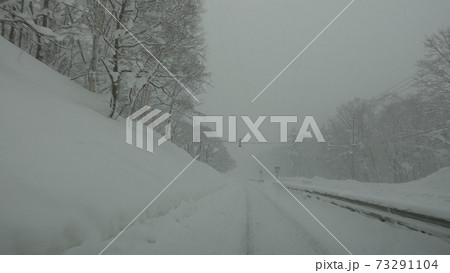 冬 雪 木 森 山 雪道 雪山 冬 雪 木 森 山 雪道 雪山 73291104