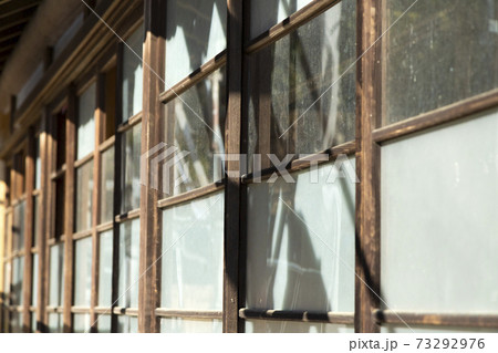 古民家 窓 木窓の写真素材