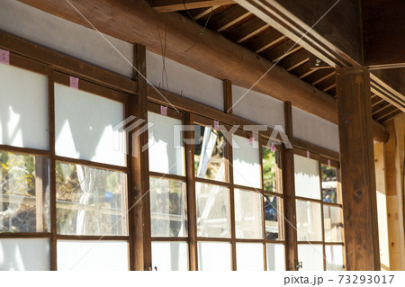 古民家 窓 木窓の写真素材