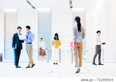 オフィスのビジネスパーソン　撮影協力「LINK FOREST」 73295654