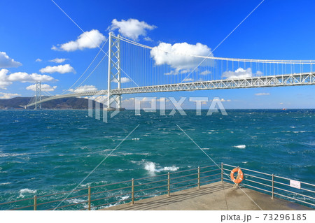 【兵庫県】晴天下の明石海峡大橋 【兵庫県】晴天下の明石海峡大橋 73296185