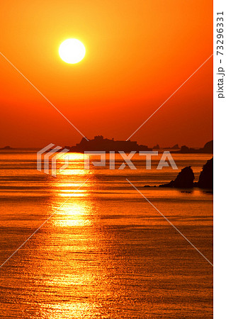 軍艦島の夕景 73296331
