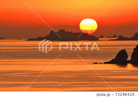 軍艦島の夕景 軍艦島の夕景 73296420