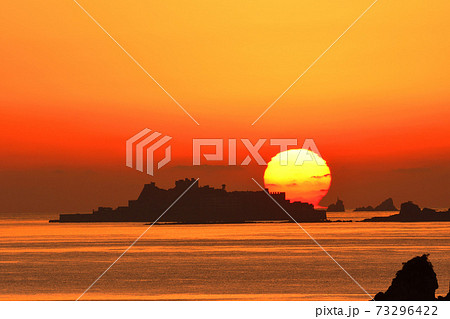 軍艦島の夕景 73296422