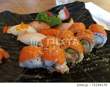 海外で食べたサーモンロール 寿司 海外で食べたサーモンロール 寿司 73298176