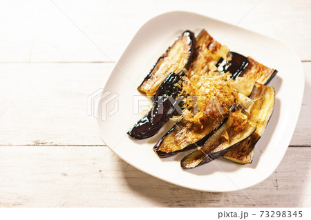 おかかをのせた焼き茄子 おかかをのせた焼き茄子 73298345