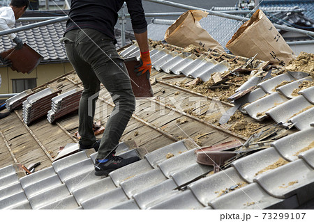 屋根葺き替えの写真素材