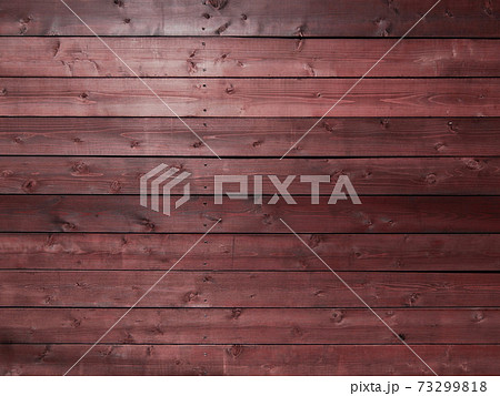 木目のある赤褐色の板が並ぶ背景画像の写真素材