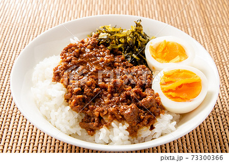 魯肉飯(ルーローハン)。ゆで卵･高菜入り。 73300366