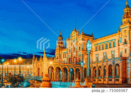 Spain Square (Plaza de Espana)is a square in the Maria Luisa Par Spain Square (Plaza de Espana)is a square in the Maria Luisa Par 73300367