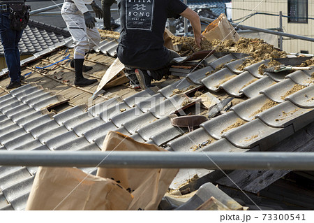 屋根葺き替えの写真素材