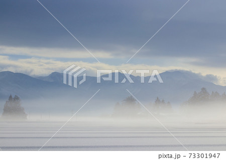 秋田県 冬の雪景色 秋田県 冬の雪景色 73301947