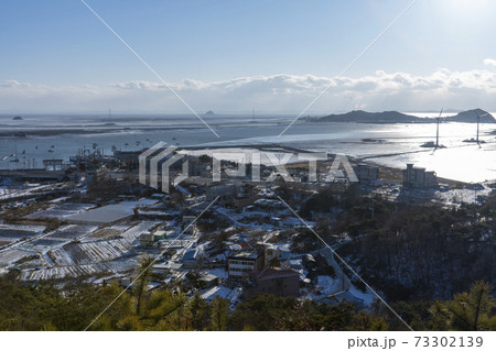 海 ビーチ 漁船 73302139