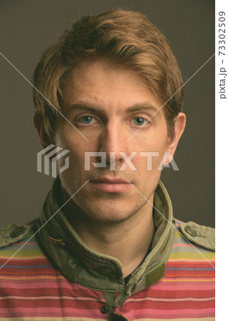 Handsome man against gray background 73302509