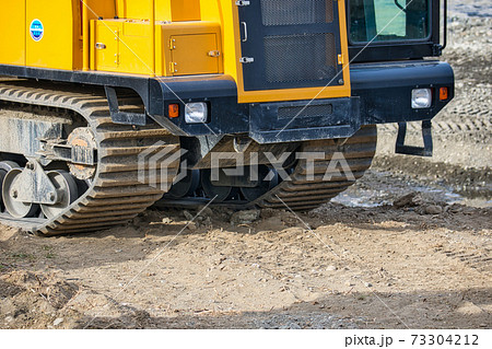 河川工事　キャリアダンプ・不整地運搬車 73304212