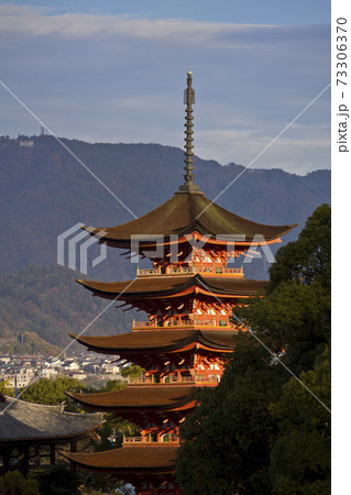 宮島の五重塔 73306370