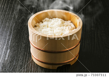 おひつに入ったご飯 73307311
