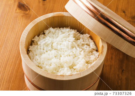 おひつに入ったご飯 73307326