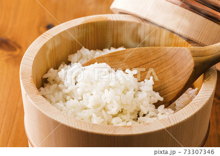 おひつに入ったご飯 73307346