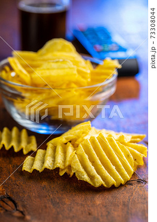 Crispy potato chips Crispy potato chips 73308044