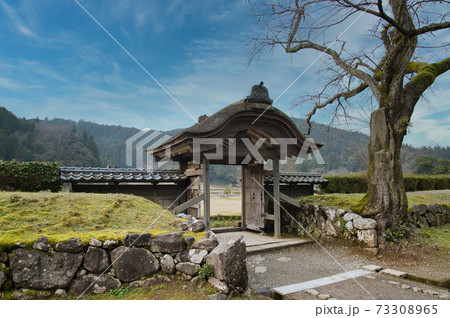 福井県の戦国時代の史跡である一乗谷朝倉氏遺跡の唐門 73308965