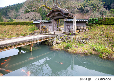 福井県の戦国時代の史跡である一乗谷朝倉氏遺跡の唐門 73309228