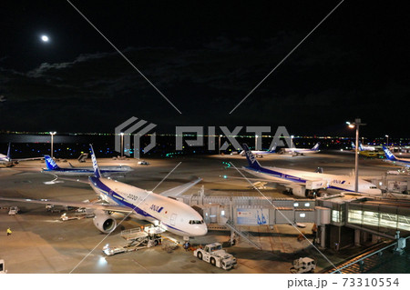 月と羽田空港第二ターミナル 月と羽田空港第二ターミナル 73310554