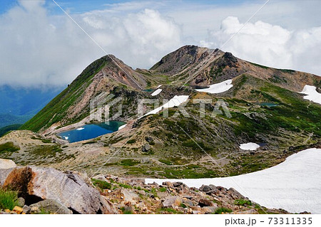 白山大汝峰からの剣ヶ峰と御前峰 白山大汝峰からの剣ヶ峰と御前峰 73311335
