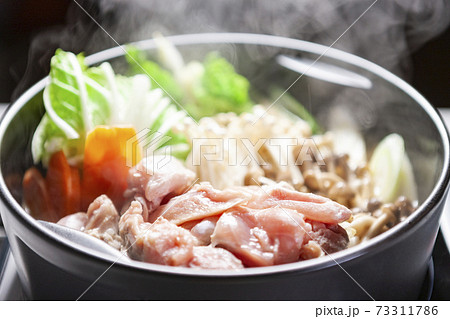 寒い日に温まる鍋料理 寒い日に温まる鍋料理 73311786