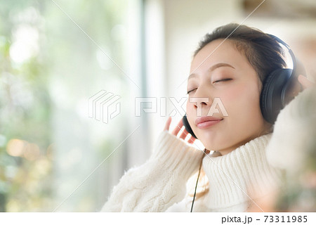 音楽を聞く 音楽を聞く 73311985