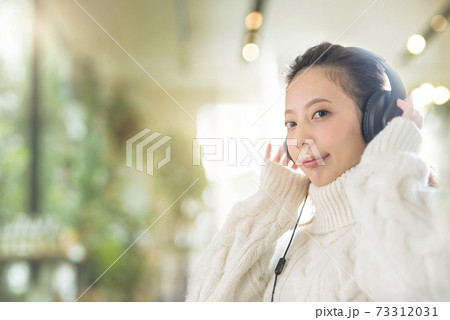 音楽を聞く 音楽を聞く 73312031