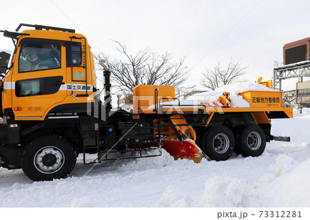 令和3年豪雪 国道8号線を除雪中(福井県 坂井市 丸岡町 一本田交差点付近) 令和3年豪雪 国道8号線を除雪中(福井県 坂井市 丸岡町 一本田交差点付近) 73312281