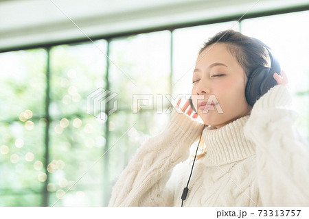 音楽を聞く 音楽を聞く 73313757