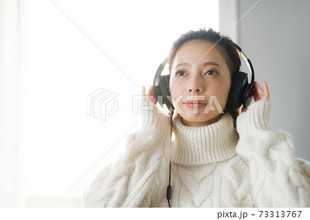 音楽を聞く 音楽を聞く 73313767