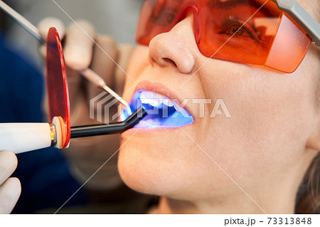 Premium Photo  Orthodontist shine an ultraviolet lamp on the