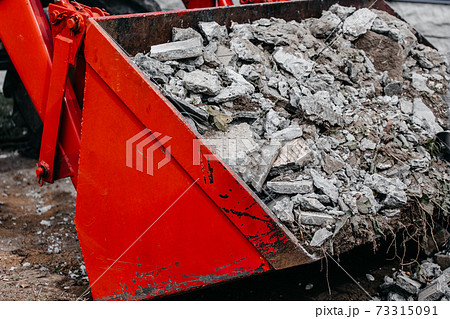 Analysis of the blockage after an earthquake or destruction.  73315091