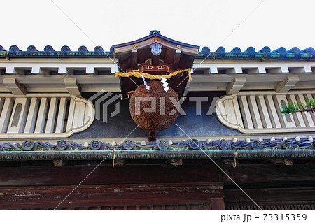 奈良県御所市の酒蔵の杉玉 奈良県御所市の酒蔵の杉玉 73315359